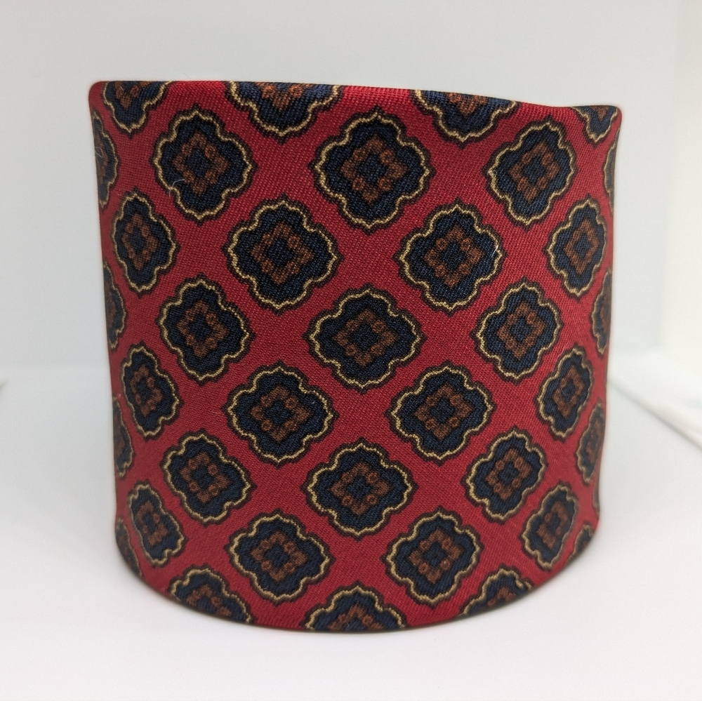 100% Silk Men's Necktie red with geometric pattern
